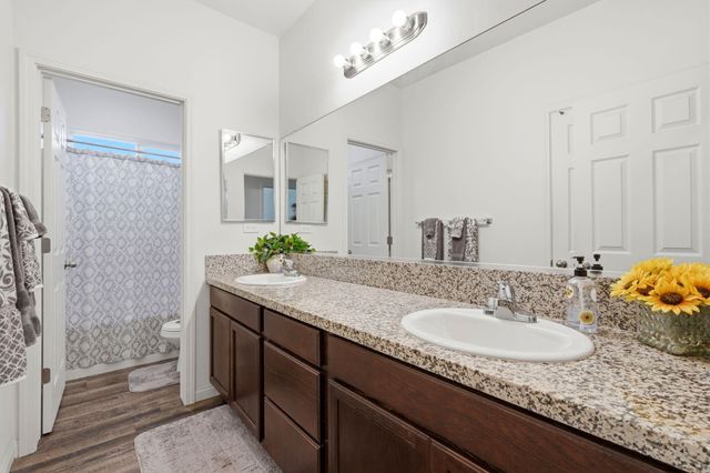 727 W Willow Oak Avenue, Porterville, CA 93257