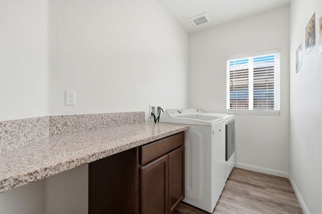 727 W Willow Oak Avenue, Porterville, CA 93257