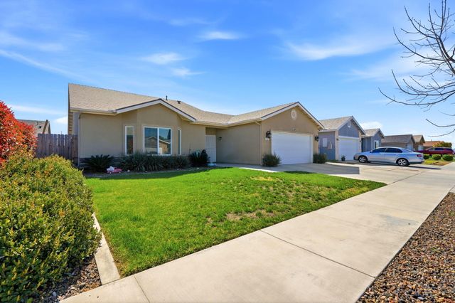 727 W Willow Oak Avenue, Porterville, CA 93257
