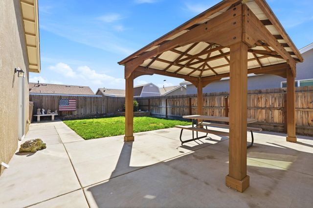 727 W Willow Oak Avenue, Porterville, CA 93257