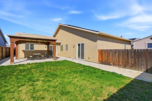 727 W Willow Oak Avenue, Porterville, CA 93257