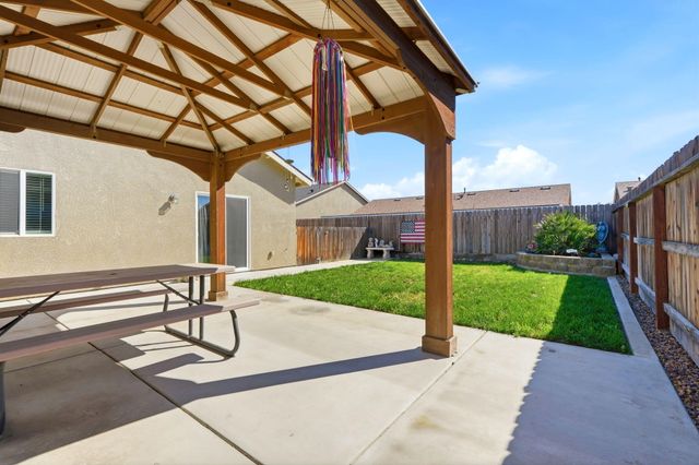 727 W Willow Oak Avenue, Porterville, CA 93257