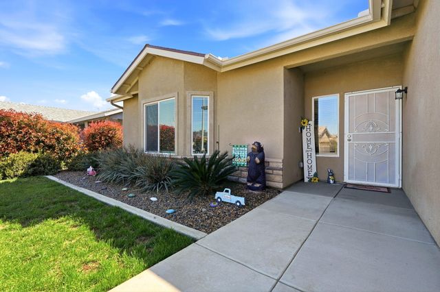 727 W Willow Oak Avenue, Porterville, CA 93257