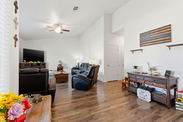 727 W Willow Oak Avenue, Porterville, CA 93257