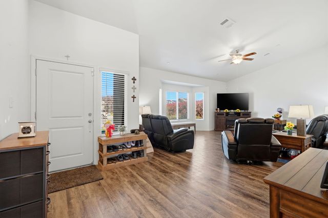 727 W Willow Oak Avenue, Porterville, CA 93257