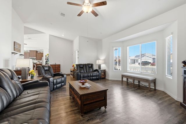 727 W Willow Oak Avenue, Porterville, CA 93257