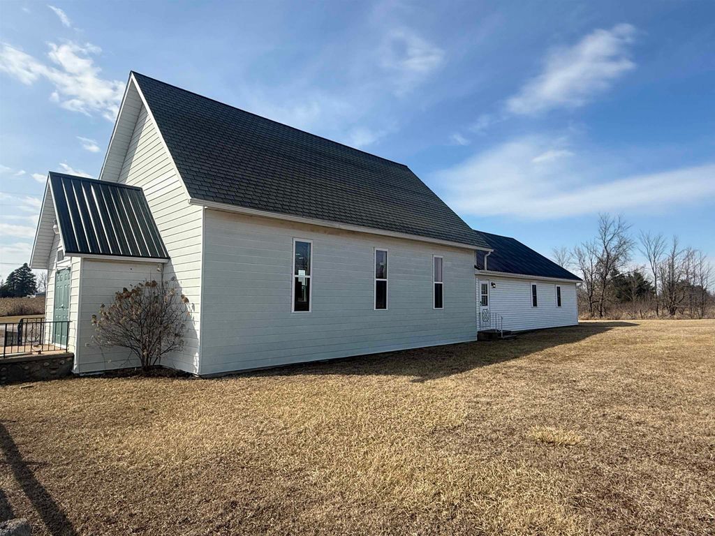 4494 W Main Street Rd Roads, Sterling, MI 48659