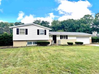 52882 Camellia Drive, South Bend, IN 46637