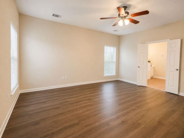 501 Falcon Lake Drive, Friendswood, TX 77546
