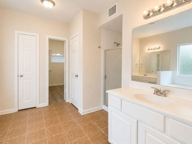 501 Falcon Lake Drive, Friendswood, TX 77546