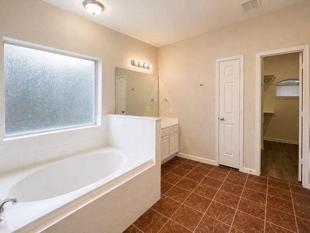 501 Falcon Lake Drive, Friendswood, TX 77546