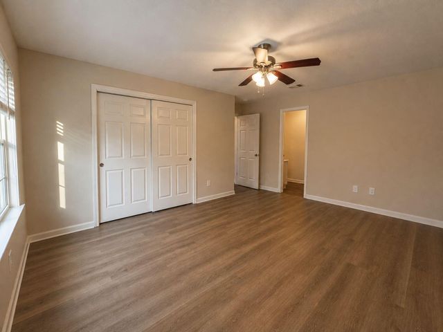 501 Falcon Lake Drive, Friendswood, TX 77546