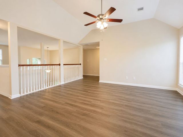 501 Falcon Lake Drive, Friendswood, TX 77546