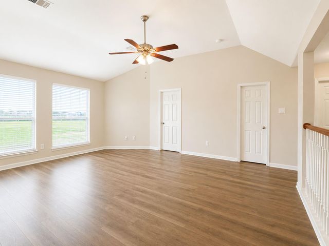 501 Falcon Lake Drive, Friendswood, TX 77546