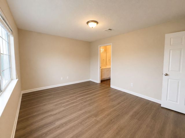 501 Falcon Lake Drive, Friendswood, TX 77546