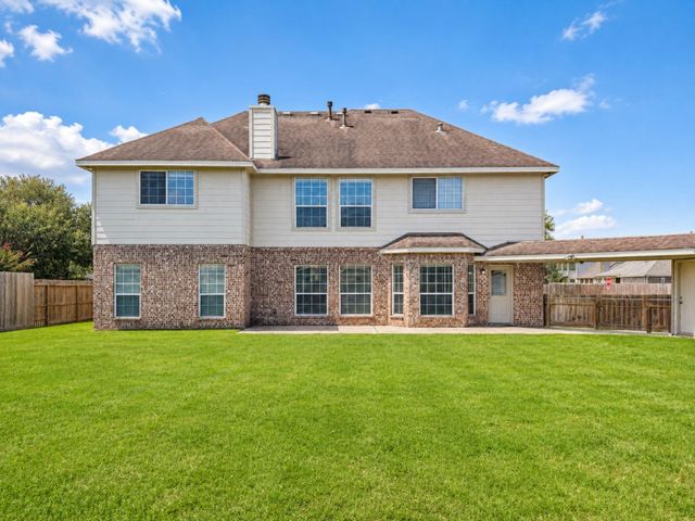 501 Falcon Lake Drive, Friendswood, TX 77546
