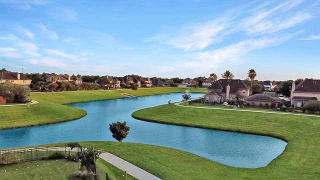 501 Falcon Lake Drive, Friendswood, TX 77546