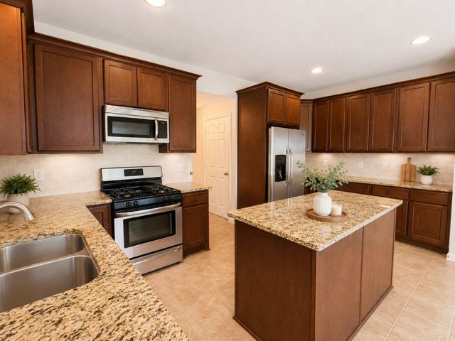 501 Falcon Lake Drive, Friendswood, TX 77546