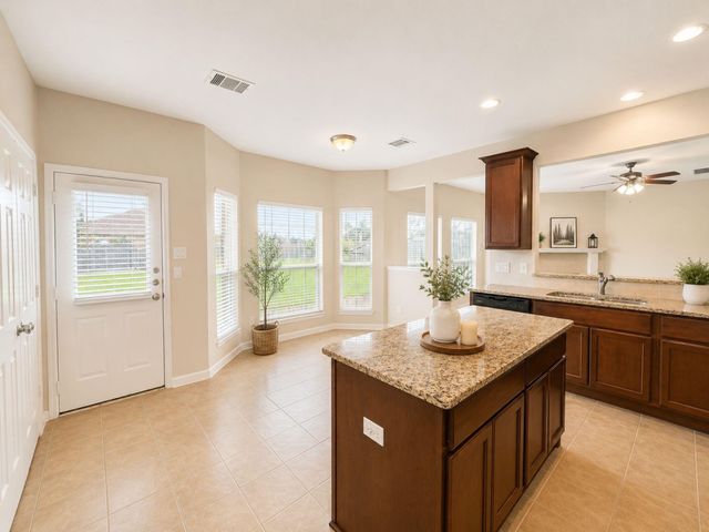 501 Falcon Lake Drive, Friendswood, TX 77546