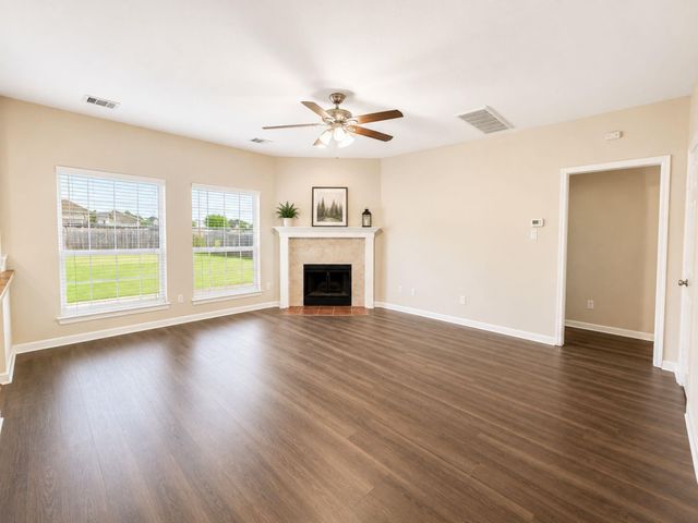 501 Falcon Lake Drive, Friendswood, TX 77546