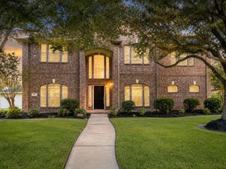 501 Falcon Lake Drive, Friendswood, TX 77546