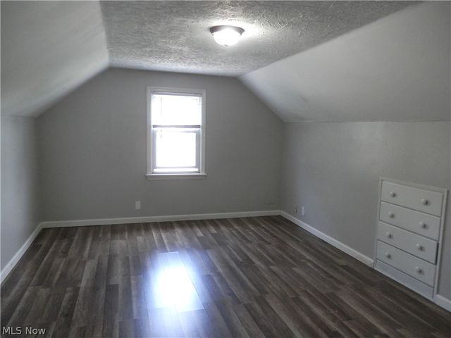1277 Iroquois Avenue, Mayfield Heights, OH 44124