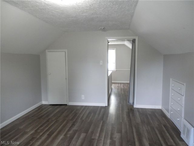 1277 Iroquois Avenue, Mayfield Heights, OH 44124