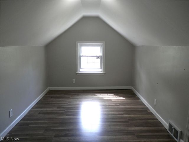1277 Iroquois Avenue, Mayfield Heights, OH 44124