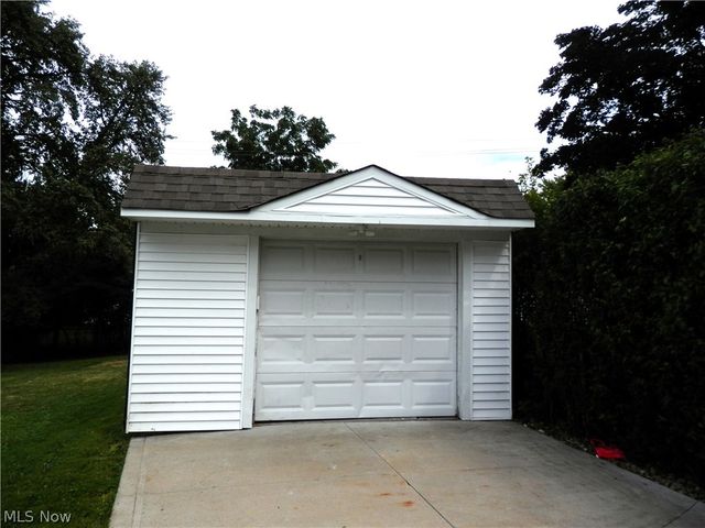 1277 Iroquois Avenue, Mayfield Heights, OH 44124