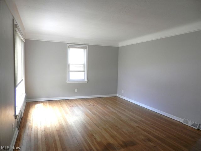 1277 Iroquois Avenue, Mayfield Heights, OH 44124