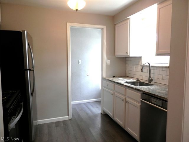 1277 Iroquois Avenue, Mayfield Heights, OH 44124