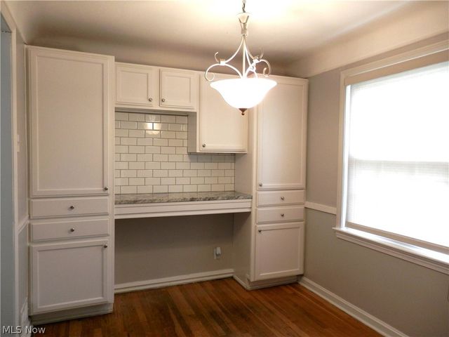 1277 Iroquois Avenue, Mayfield Heights, OH 44124