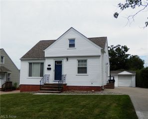 1277 Iroquois Avenue, Mayfield Heights, OH 44124