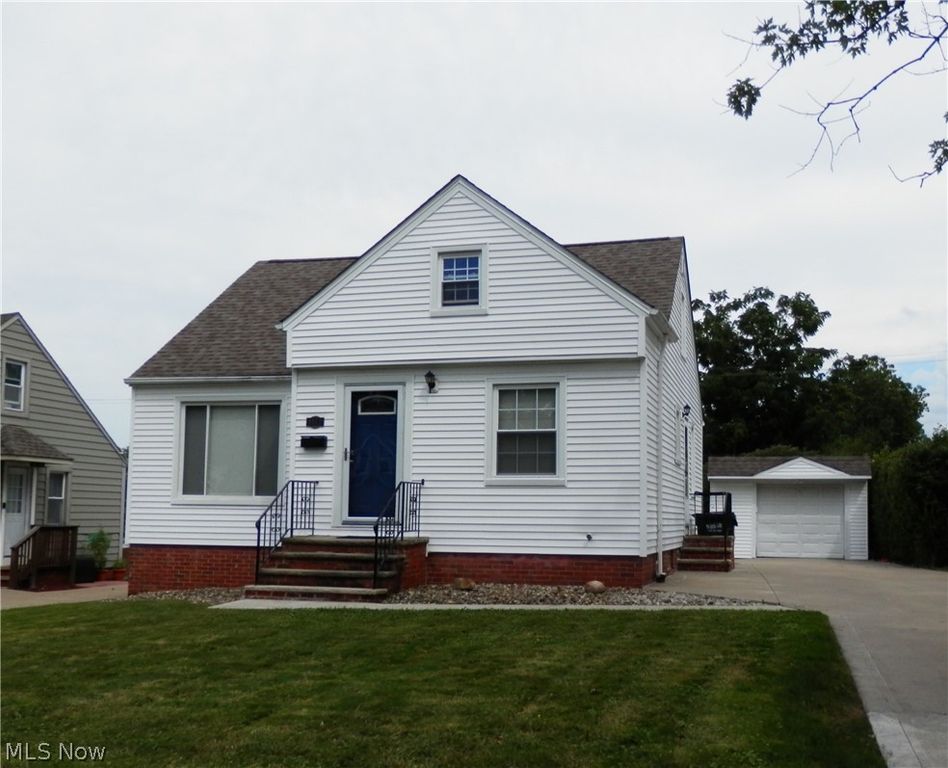 1277 Iroquois Avenue, Mayfield Heights, OH 44124