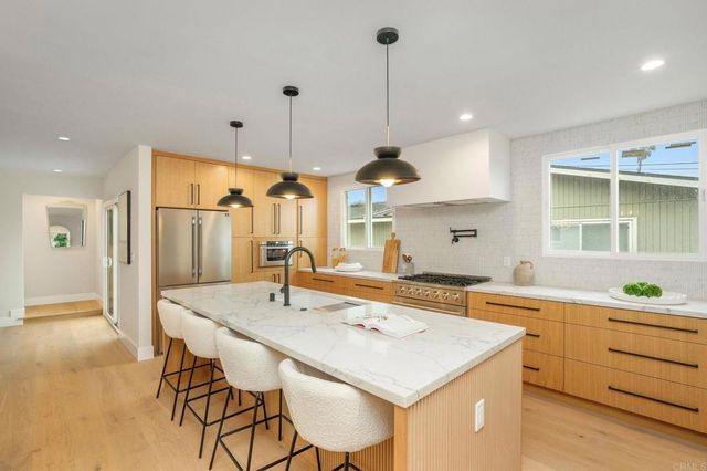 219 W Acacia Ave, El Segundo, CA 90245