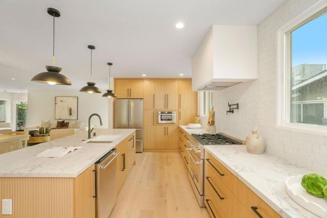219 W Acacia Ave, El Segundo, CA 90245