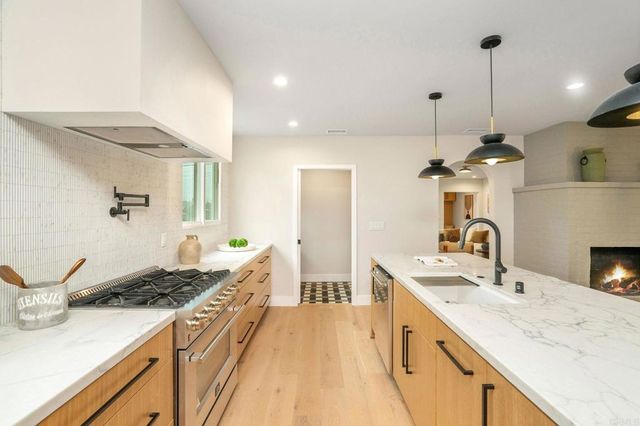 219 W Acacia Ave, El Segundo, CA 90245