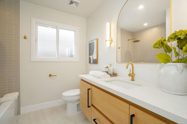 219 W Acacia Ave, El Segundo, CA 90245