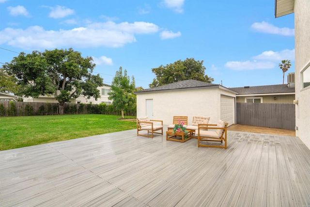 219 W Acacia Ave, El Segundo, CA 90245