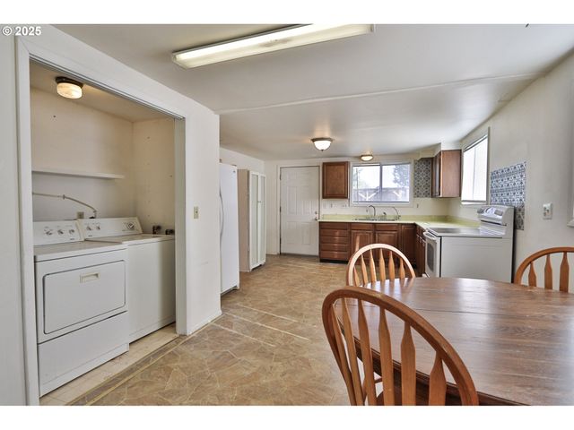 2130 CHERRY St, Baker City, OR 97814