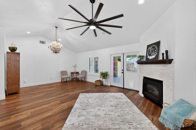 1621 Tollhouse Lane, Clovis, CA 93611