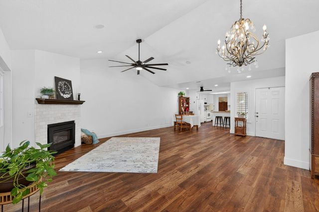 1621 Tollhouse Lane, Clovis, CA 93611