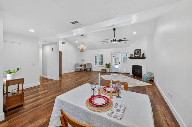 1621 Tollhouse Lane, Clovis, CA 93611