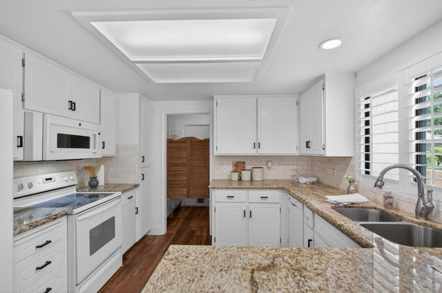 1621 Tollhouse Lane, Clovis, CA 93611