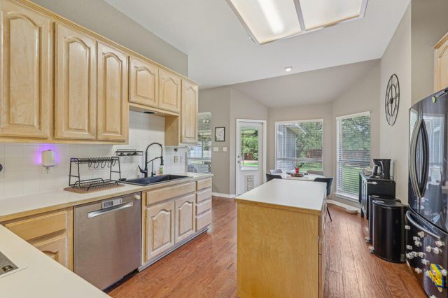 602 Leisurewoods DR, Buda, TX 78610