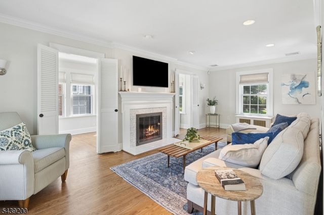 35 N Summit Ave, Chatham Boro, NJ 07928