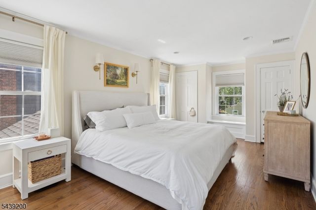 35 N Summit Ave, Chatham Boro, NJ 07928