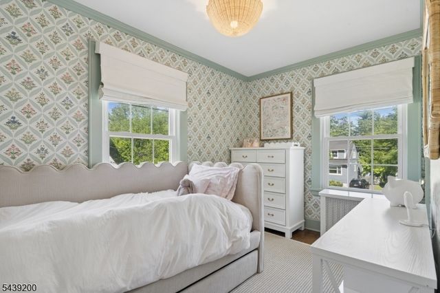 35 N Summit Ave, Chatham Boro, NJ 07928