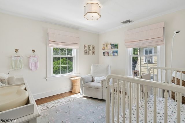 35 N Summit Ave, Chatham Boro, NJ 07928