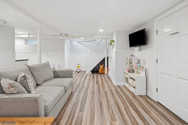 35 N Summit Ave, Chatham Boro, NJ 07928